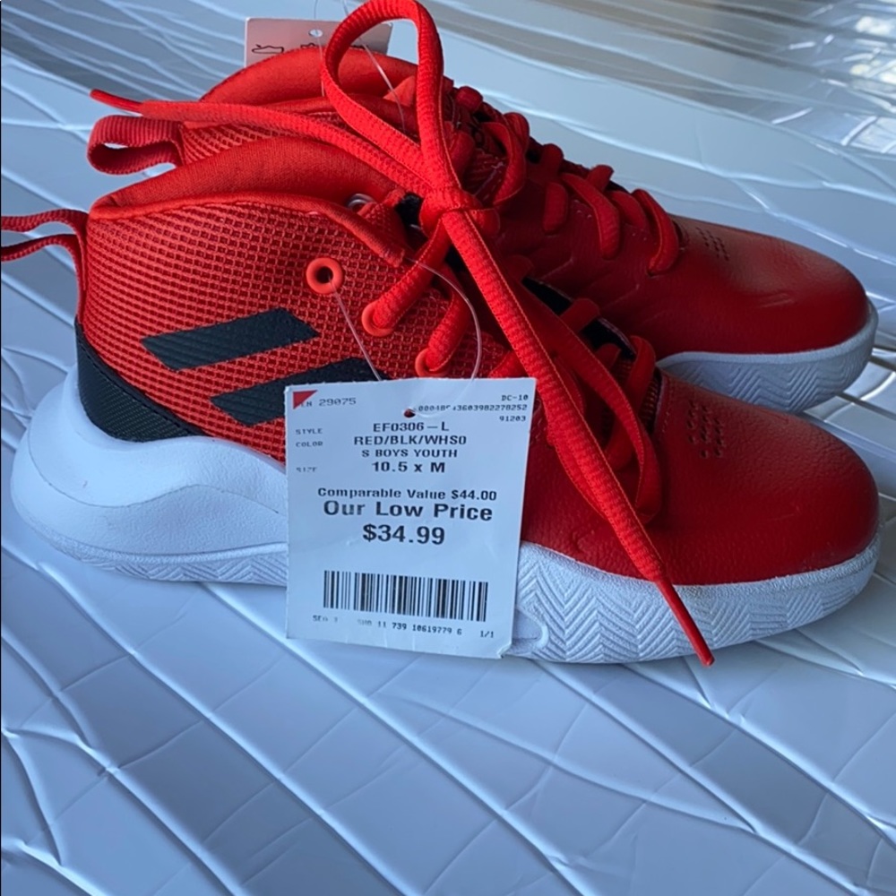 Adidas boys youth basketball shoe, size 10.5